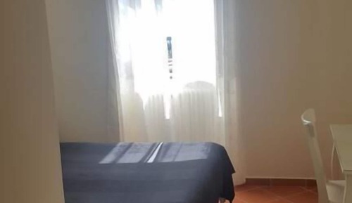 Habitación básica con 1 cama doble o 2 individuales, vistas a la ciudad