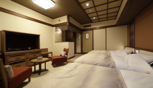 Habitación triple, baño privado (Shikishimakan)