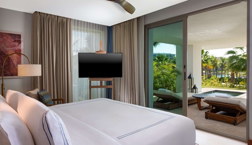 Suite, 1 cama de matrimonio grande, piscina privada, vistas parciales al mar