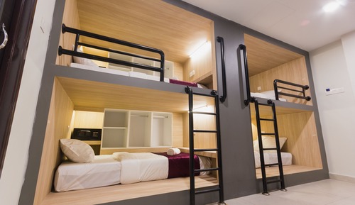 Dormitorio compartido familiar, dormitorio mixto
