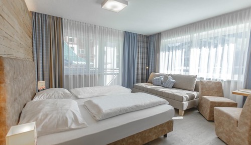 Habitación doble (with Sofa Bed)