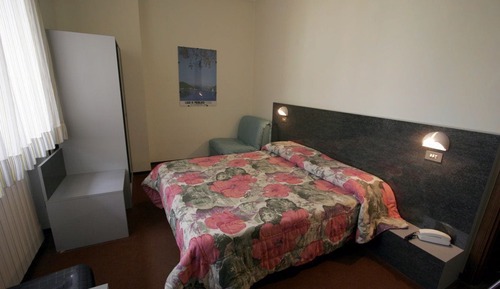 Habitación estándar con 1 cama doble o 2 individuales