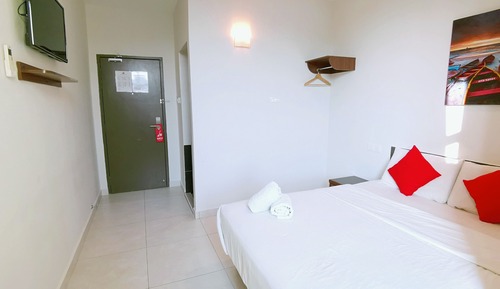 Deluxe Queen Room