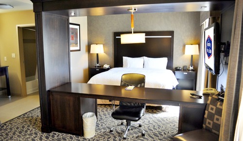 Suite, 1 cama de matrimonio grande, no fumadores (Hearing Access w/Roll in Shower)