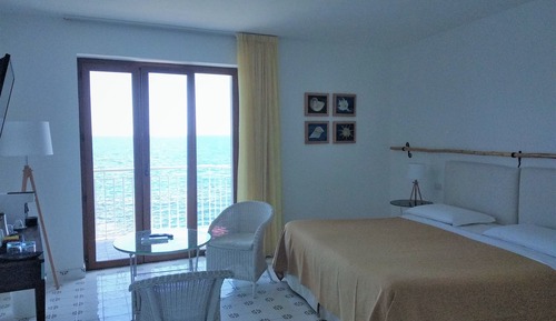 Habitación panorámica con 1 cama doble o 2 individuales, 1 habitación, balcón, vistas al mar