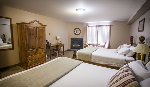 Habitación estándar, 2 camas de matrimonio, vistas al lago