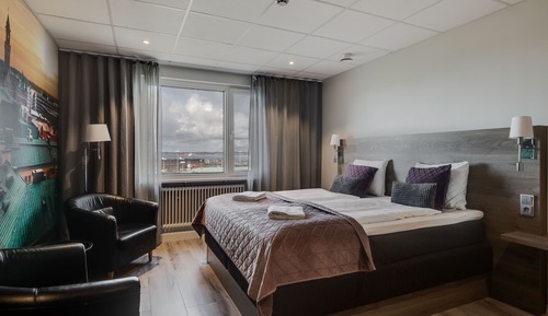 Habitación estándar con 1 cama doble o 2 individuales, baño compartido