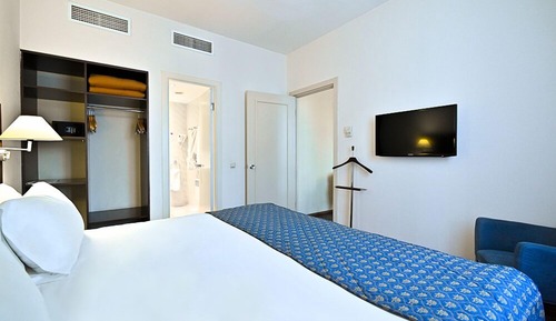 Habitación junior con 1 cama doble o 2 individuales