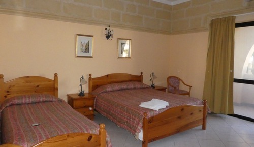 Habitación triple estándar, vistas al jardín, planta baja