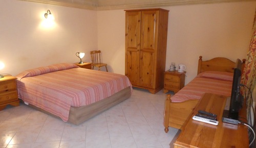 Triple Bed Economy
