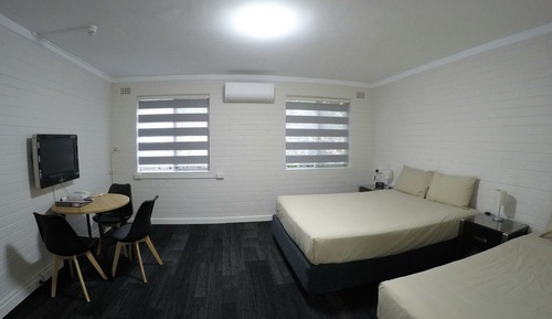 Estudio ejecutivo, 1 cama de matrimonio