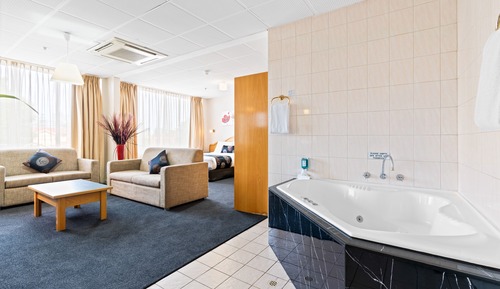 Habitación Deluxe doble, 1 cama de matrimonio, bañera de hidromasaje (Spa Suite)