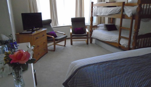 Habitación familiar (Room 6)