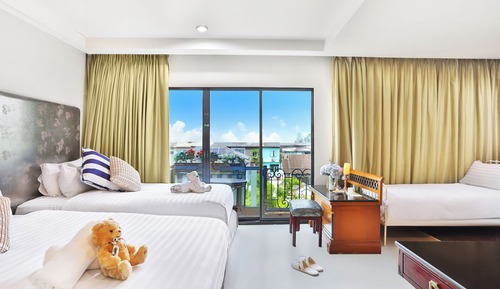 Deluxe room with Free Snack Bar 24Hrs 