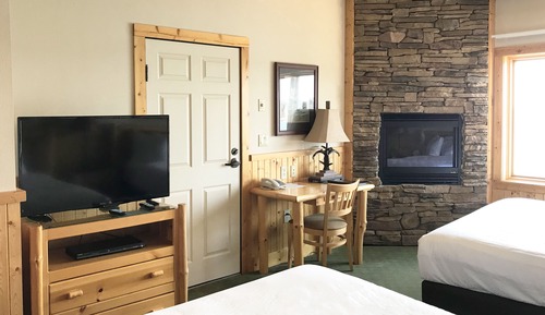 Habitación estándar, 2 camas de matrimonio, chimenea, vistas al lago