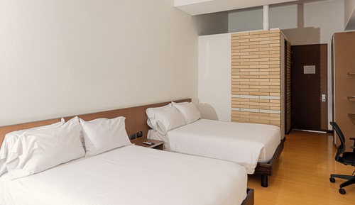 Habitación estándar con 2 camas individuales, 2 camas dobles