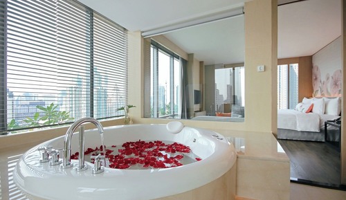Chaba Honeymoon Suite with Jacuzzi