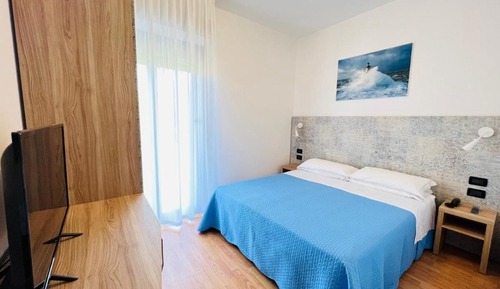 Habitación cuádruple estándar, balcón