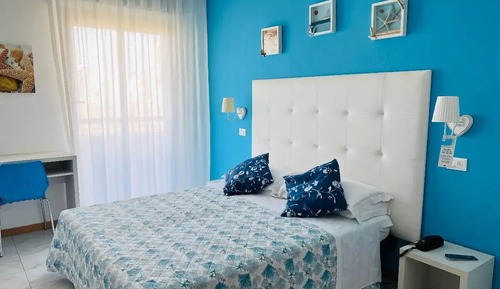 Habitación triple superior, balcón