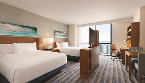 Estudio, accesible para personas con discapacidad (2 Queen Beds and 1 Sofa Bed, Bathtub)