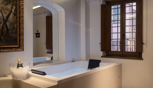Suite ejecutiva, 1 cama de matrimonio, bañera de hidromasaje