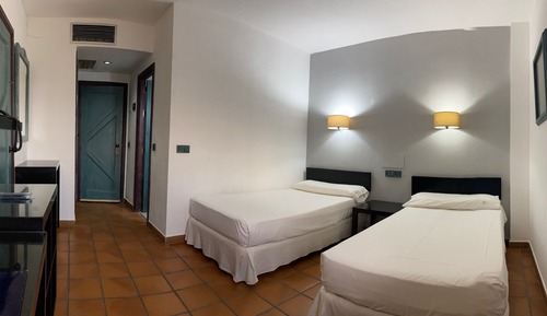 Habitación con 2 camas individuales