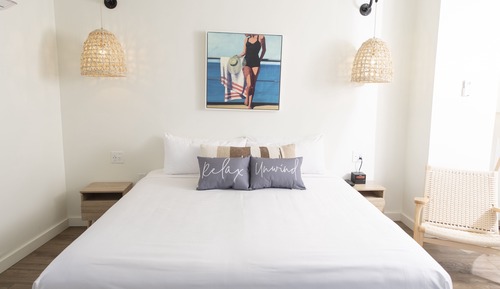 Signature Room, 1 King Bed, Non-Pet
