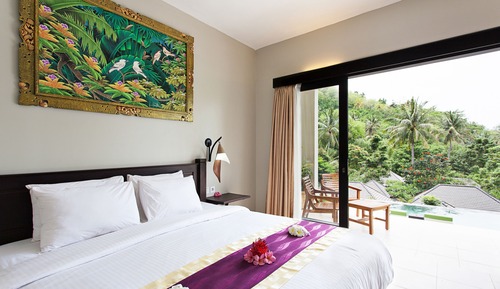 Deluxe Dahlia Double Bedroom