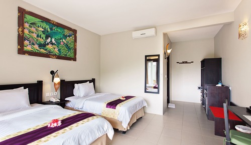 Deluxe Seroja Twin Bedroom