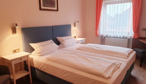 Habitación básica doble, 1 cama de matrimonio grande