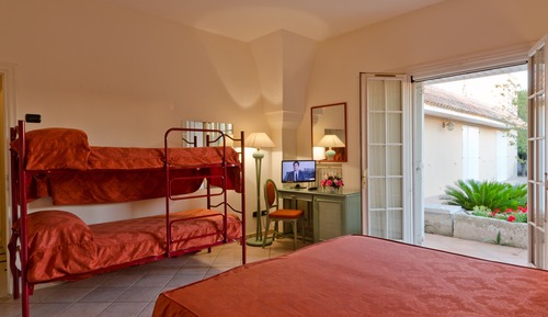Habitación cuádruple, acceso a la piscina