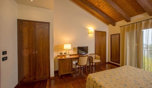 Habitación superior con 1 cama doble o 2 individuales