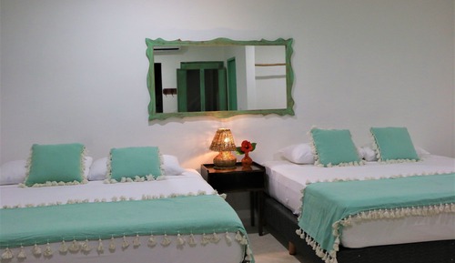 Habitación cuádruple básica, baño privado