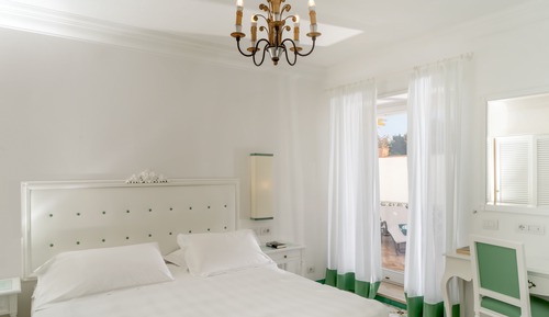 Habitación Deluxe doble, terraza, vistas parciales al mar