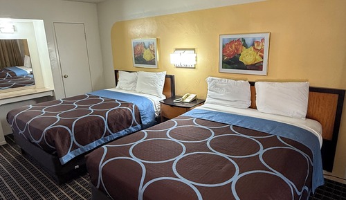 Habitación básica, 2 camas de matrimonio