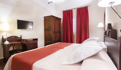 Habitación básica con 1 cama doble o 2 individuales
