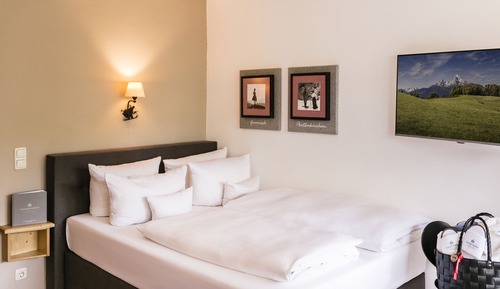 Habitación básica doble, 1 cama doble, vistas a la montaña (Grand Lit)