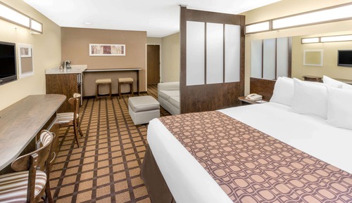 Suite, 1 cama de matrimonio con sofá cama