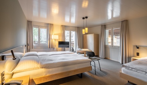 Habitación triple, balcón (forest view)
