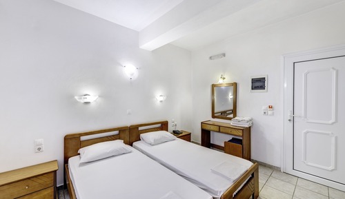 Habitación estándar con 1 cama doble o 2 individuales