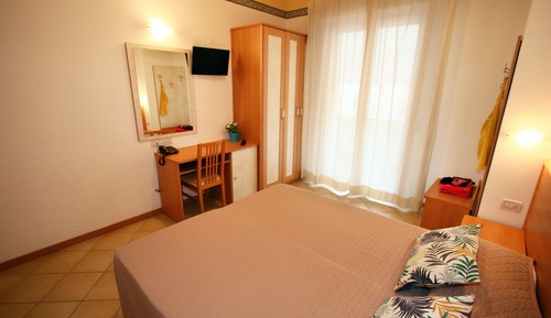 Habitación Confort con 1 cama doble o 2 individuales