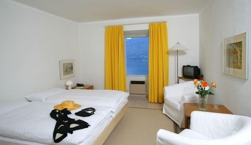 Cosy Double Room with Lake View