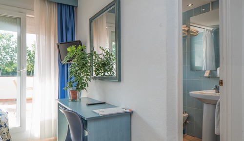 Habitación cuádruple estándar, 1 habitación, balcón, en una planta alta