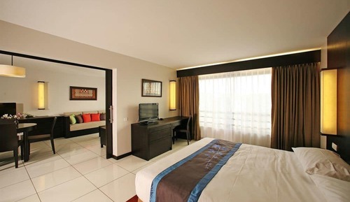 Suite junior, 1 habitación, vistas parciales al mar