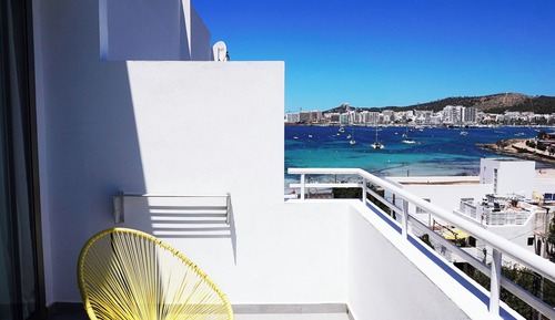 Estudio, terraza, vistas parciales al mar (Select - Split Level)