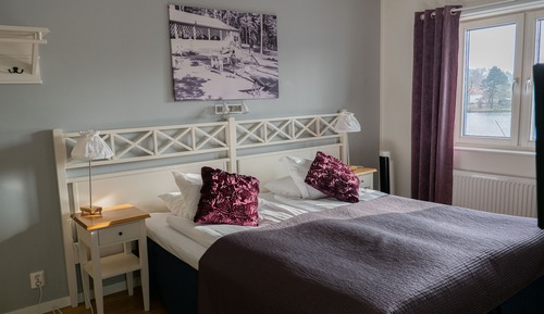 Suite, bañera de hidromasaje, vistas al lago