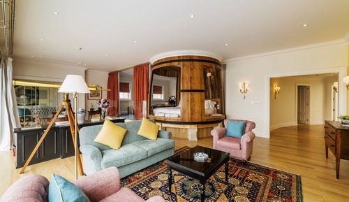 Presidential Suite - Panoramic River and City View - Floor 5 of main building