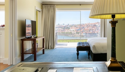 Artist Suite - Panoramic River and City View - Floor 7 of main building