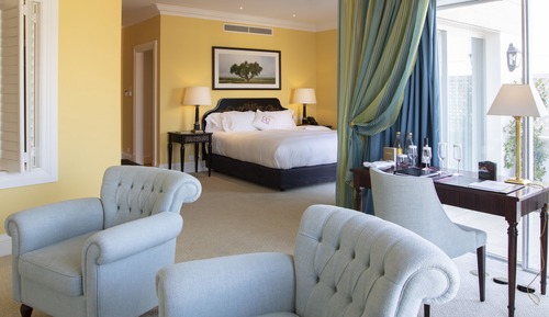 Suite Deluxe - Panoramic River and City View - Floors 3,4,5,6,7 3rd floor requires 2 lifts to access