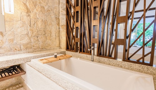 Suite, 1 cama de matrimonio grande, balcón, vistas al jardín (Master with Bathtub)
